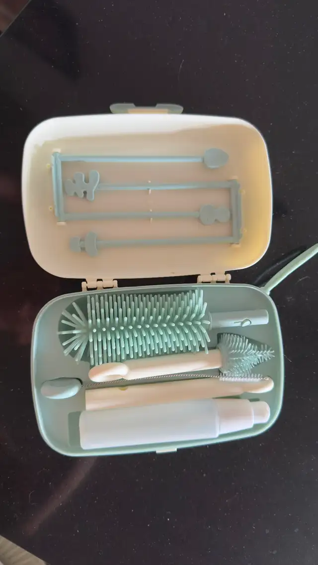 Momcozy Bottle Cleaning Kit – Like New – $10 CAD