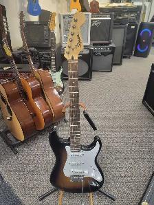 Squier Strat By Fender Electric Guitar - Photo 2