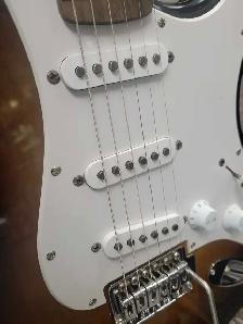 Squier Strat By Fender Electric Guitar - Photo 4