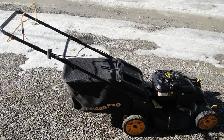 POULAN PRO SELF PROPELLED GAS LAWN MOWER