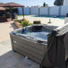 3 PUMP BENCH HOT TUB