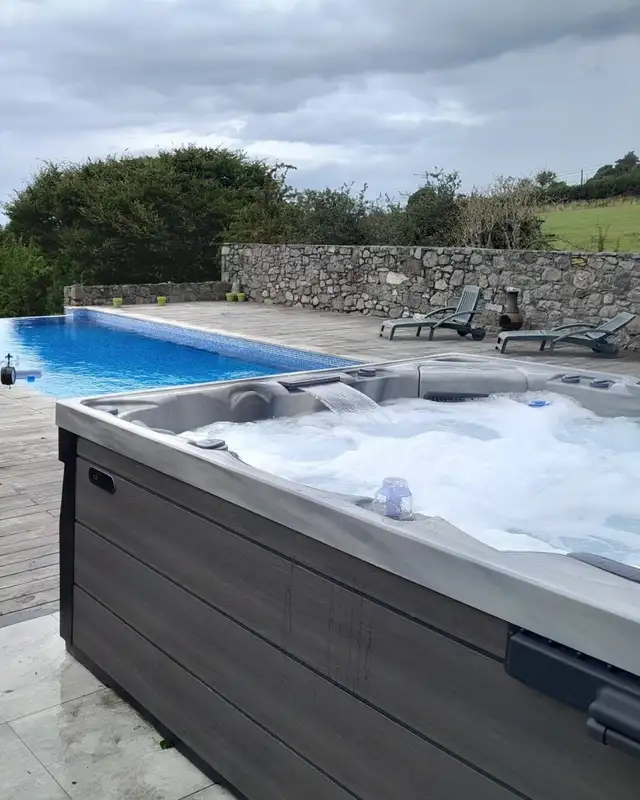 3 Seat Therapy Hot Tub For Sale
