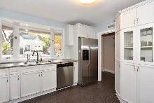 Prestigious Parkview Hills House For Lease - On Ravine (3 Bed) - Photo 12