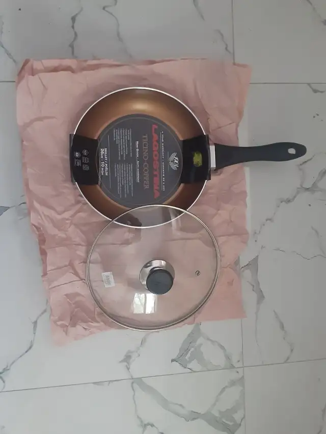 BRAND NEW (Never used) LAGOSTINA 10'' COPPER Non-Stick Skillet
