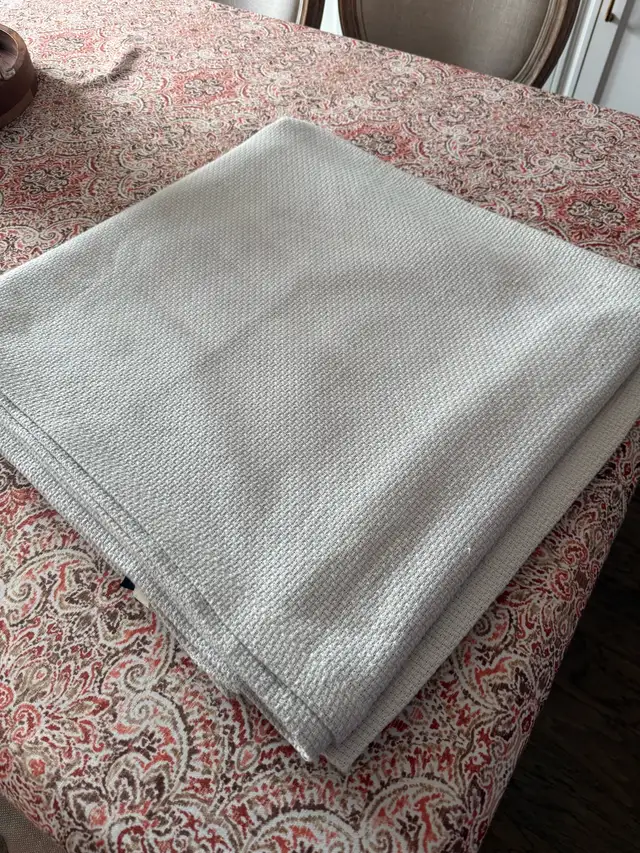 blanket & pillows