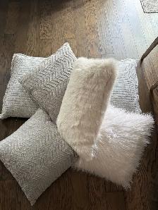 blanket & pillows - Photo 3