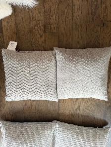 blanket & pillows - Photo 5