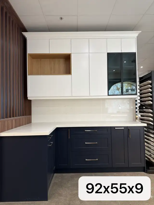 Kitchen Cabinet Display Set w/ Quartz Countertop