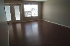 Available Immediate: Large 3 bdr, 2 bath 4-plex SK-side. - Photo 2