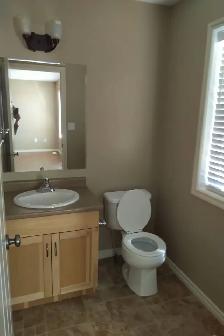 Available Immediate: Large 3 bdr, 2 bath 4-plex SK-side. - Photo 3