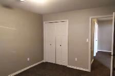 Available Immediate: Large 3 bdr, 2 bath 4-plex SK-side. - Photo 4