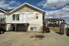 Available Immediate: Large 3 bdr, 2 bath 4-plex SK-side. - Photo 8