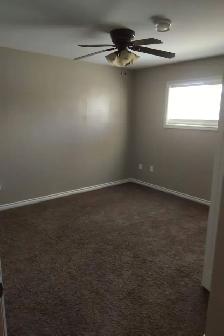 Available Immediate: Large 3 bdr, 2 bath 4-plex SK-side. - Photo 10
