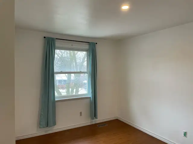 READY TODAY Room in London (near Algyle Mall)-$900 All inclusive