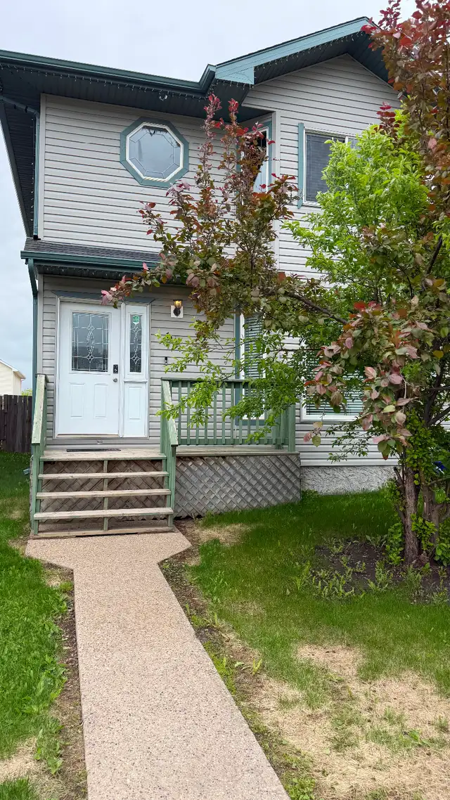 3 bedroom 2.5 bathroom house for rent