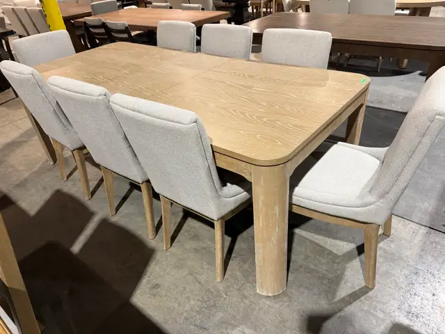 72"-90" Dining table with leaf and 8 chairs