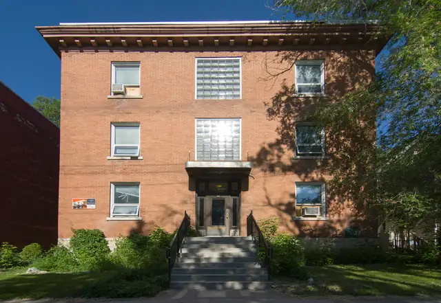 42 Langside - 1 BR available July 1st