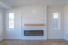 Luxury 4 bedroom upper unit with master balcony & double garage - Photo 3