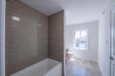 Luxury 4 bedroom upper unit with master balcony & double garage - Photo 9
