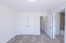 Luxury 4 bedroom upper unit with master balcony & double garage - Photo 11