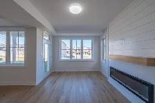 Luxury 4 bedroom upper unit with master balcony & double garage - Photo 13
