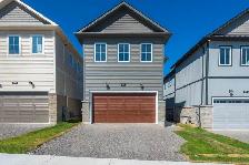 Luxury 4 bedroom upper unit with master balcony & double garage - Photo 14