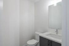 Luxury 4 bedroom upper unit with master balcony & double garage - Photo 16