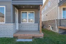Luxury 4 bedroom upper unit with master balcony & double garage - Photo 21
