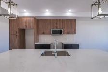 Luxury 4 bedroom upper unit with master balcony & double garage - Photo 22