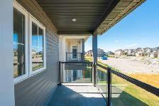 Luxury 4 bedroom upper unit with master balcony & double garage - Photo 23