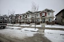 Southfort 3 Bed 2.5 Bath Dbl Garage Fort Saskatchewan - Photo 2