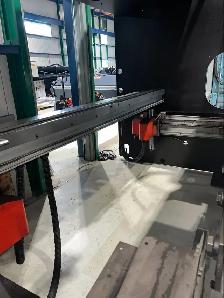 Presse plieuse CNC Press Brake 10' X 143 tonnes - Photo 5