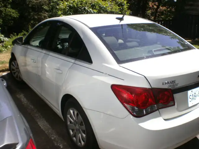 2011 Chevy Cruze 4 Door Sedan Automatic 139,000 KM's  New Tires