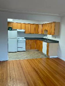 $1,795 / 1br - 1 BED APT AVAILABLE - PET FRIENDLY  BURNABY - Photo 2