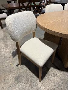 82" oval dining table with 6 chairs - Photo 3