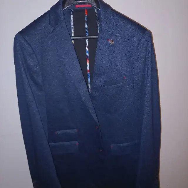 Veston haut de gamme Au Noir (Coupe Slim Fit)   Housse Ernest