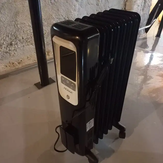 Radiateur à l'huile numérique NOMA – Servi seulement 1 hiver