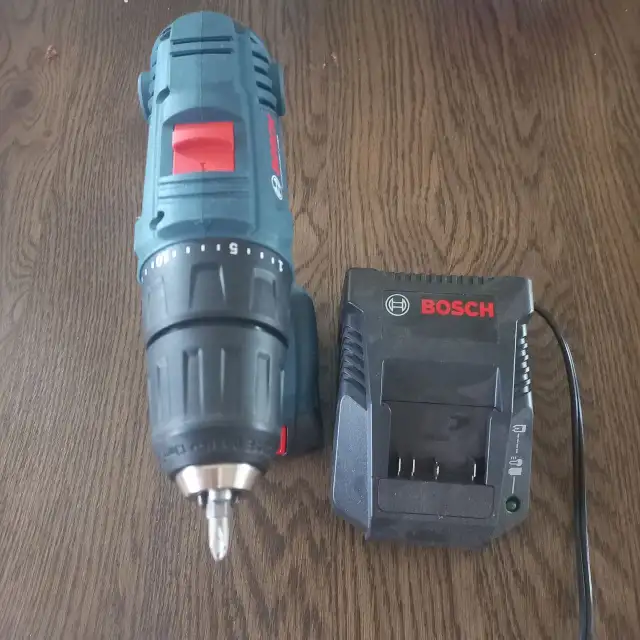 Perceuse à percussion sans fil Bosch Professionnel 18V  Chargeur