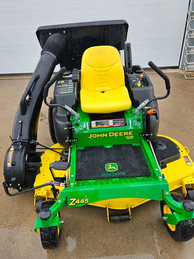 John deere z445 mower