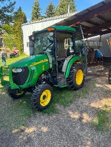 2017 JD 3720 4X4 TRACTOR