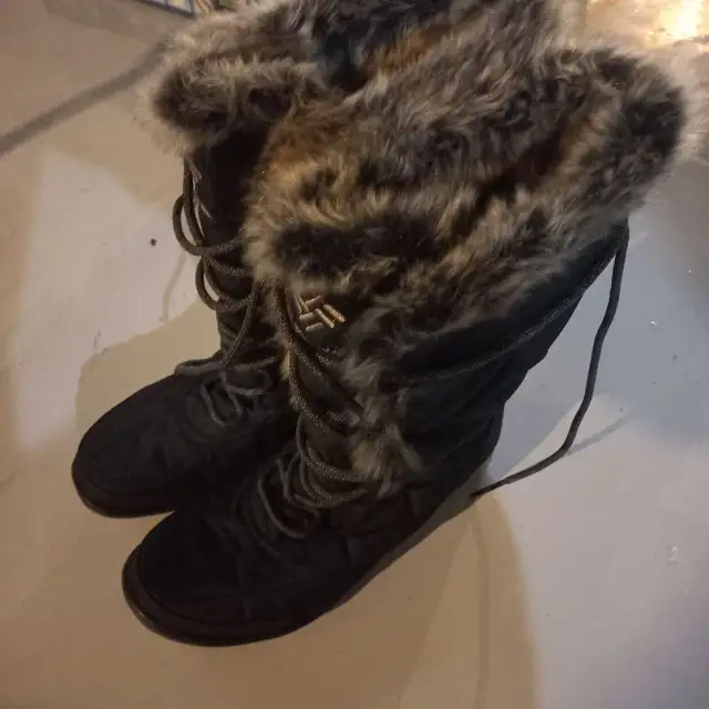 Bottes d'hiver Columbia Minx Mid III pour femmes Taille 9 neuves
