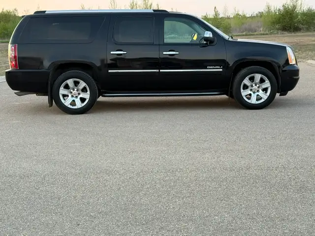 2012 GMC DENALI YUKON XL PKG - AWD - 7 PASS