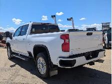 2022 Chevrolet SILVERADO 2500HD High Country 6.6L Gas/Touch Nav/ - Photo 12