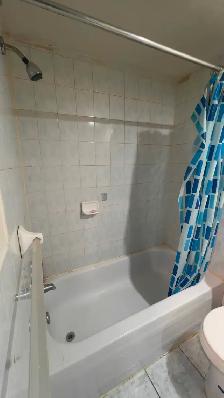 Spacious & Bright Studio – Prime Downtown Montreal location! - Photo 4