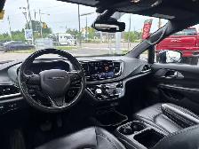 2022 Chrysler Pacifica Touring L AWD, Loaded!! - Photo 17
