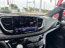 2022 Chrysler Pacifica Touring L AWD, Loaded!! - Photo 22