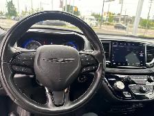 2022 Chrysler Pacifica Touring L AWD, Loaded!! - Photo 28