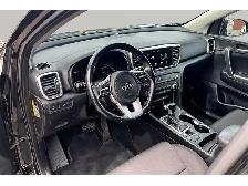 2022 Kia Sportage AWD | PANORAMIC SUNROOF | TOUCHSCREEN | CAMERA - Photo 2