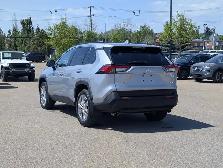 2024 Toyota RAV4 XLE - Photo 4