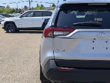 2024 Toyota RAV4 XLE - Photo 13